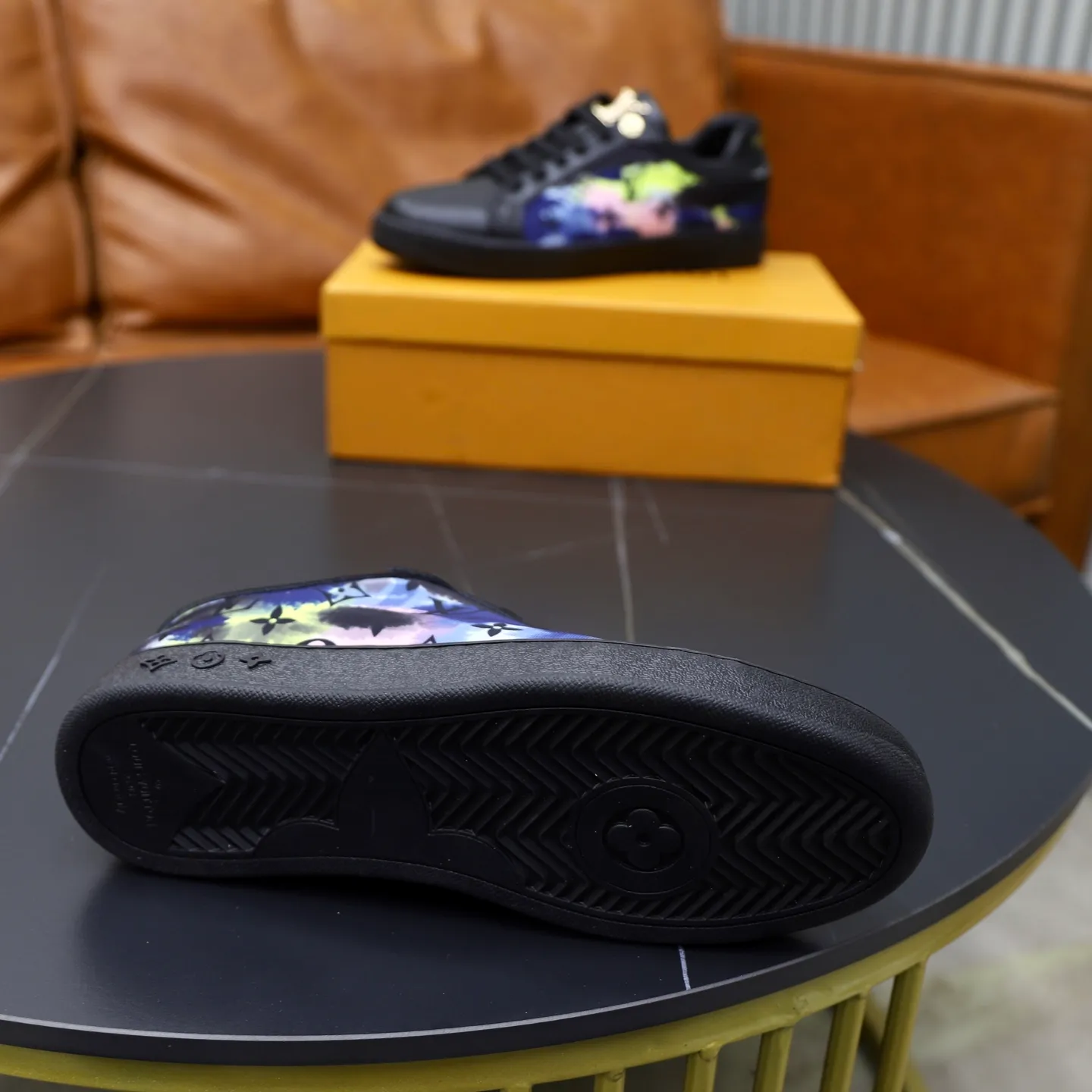 Ex-factory price: 400💰🙅‍♂️🙅‍♂️🙅‍♂️ Brand: LV Louis Vuitton Standard code: 38-44 (45 customized) Grade: Same as the official website Material: Original material splicing Comfortable and breathable lining Lightweight and wear-resistant sports outsole Style category: Men's fashionable casual shoes Running sneakers Distinguished luxury brand elements Top luxury Color: actual picture color